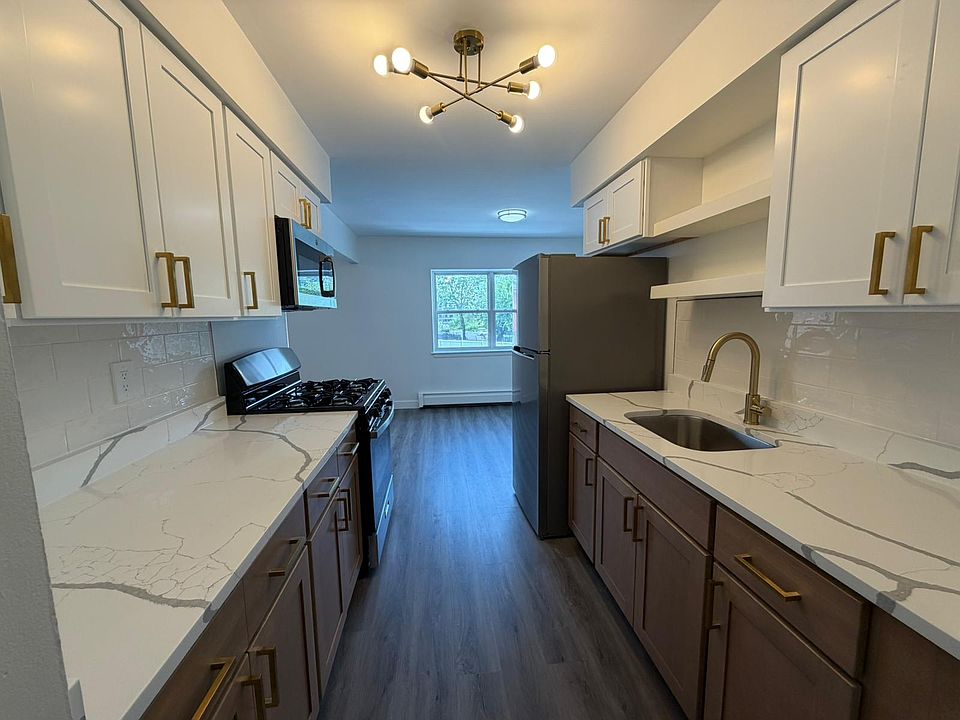 1st image of 556 Washington Ave APT 36
