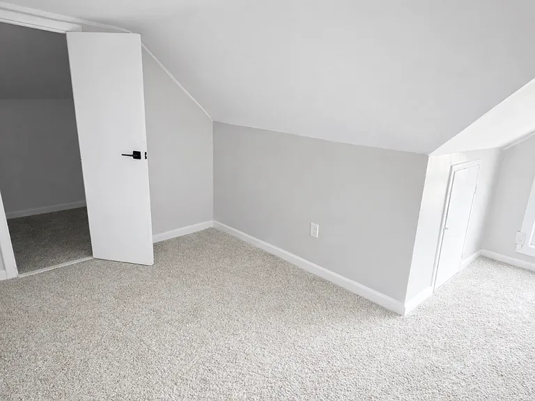 1135 N Bell St — Photo 16