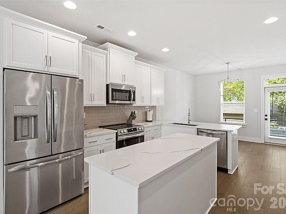 2nd image of 5040 York Park Ln