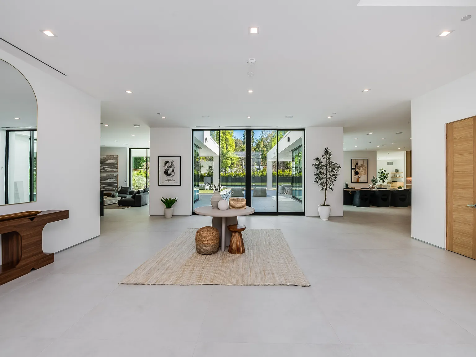 6 bed, 8000 sqft, $29,500 — Photo 3
