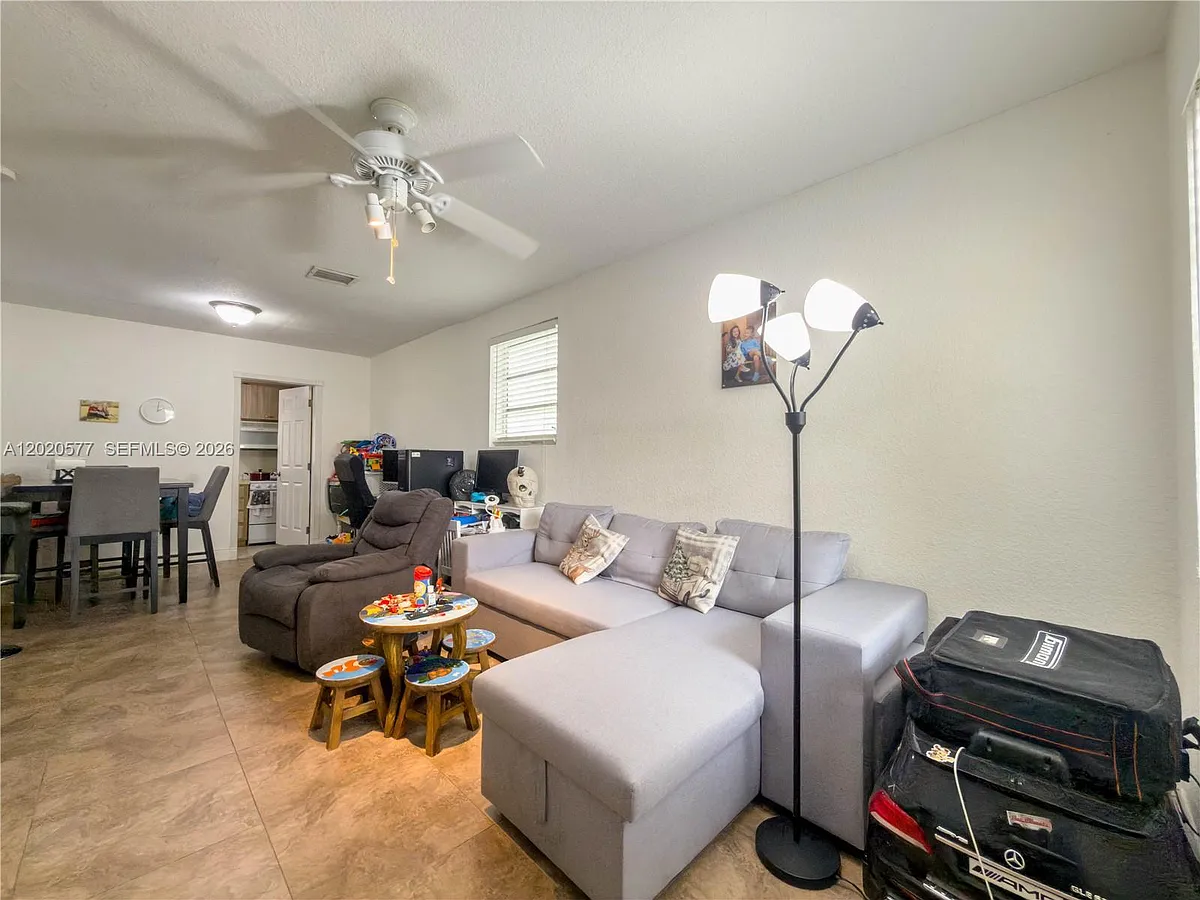 Building Photo - 410 Pinecrest Dr #B