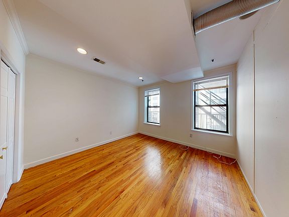 4th image of 246 E 44th St #4