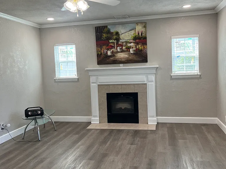 326 E Young Pl — Photo 22