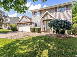 5320 Appleton Dr, Davenport, IA 52804