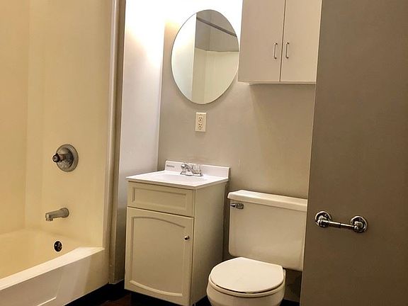 3rd image of 130 Forest Ave APT 5