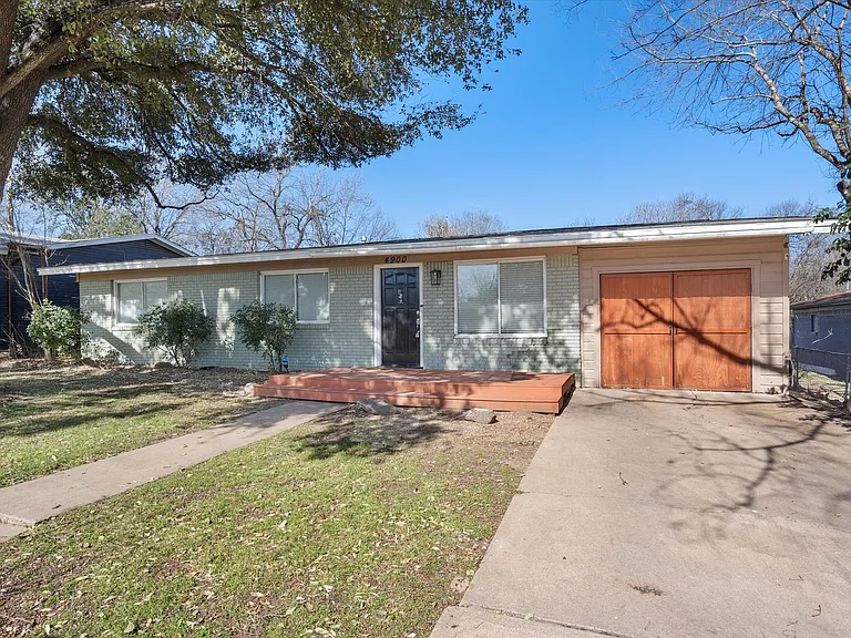 4900 Eastdale Dr — Photo 3
