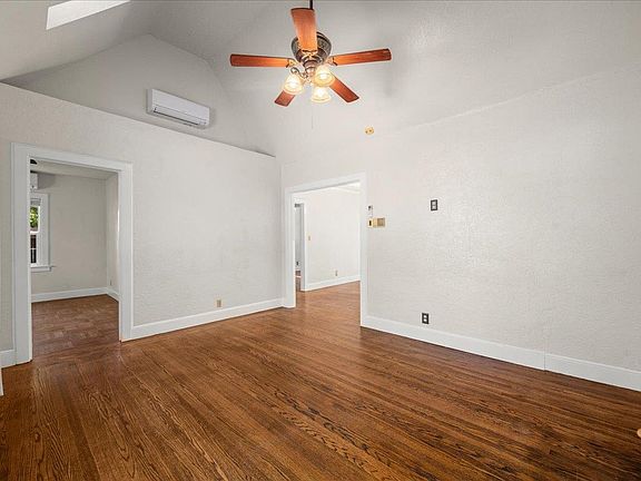 3rd image of 3723 E Pacific Ave