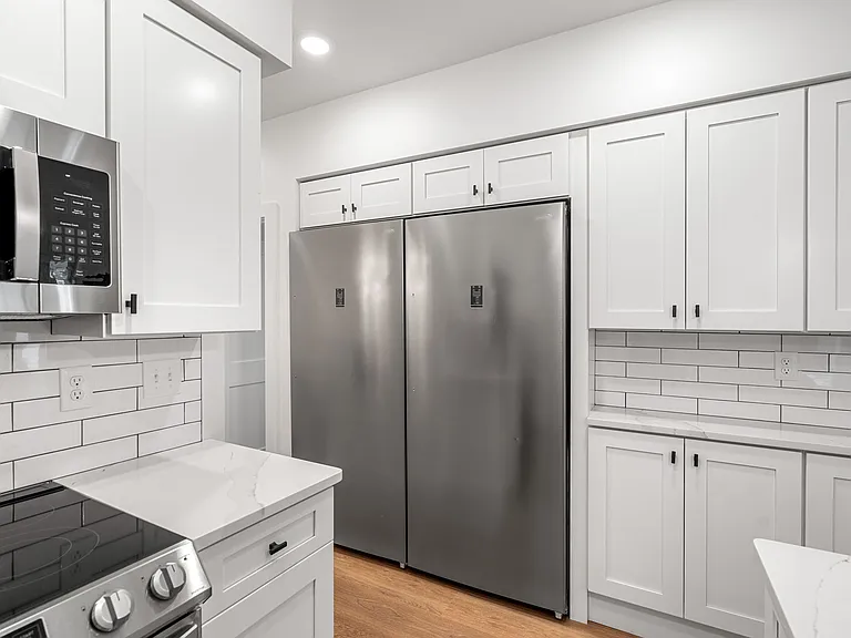 621 E 8th St #6 — Photo 8