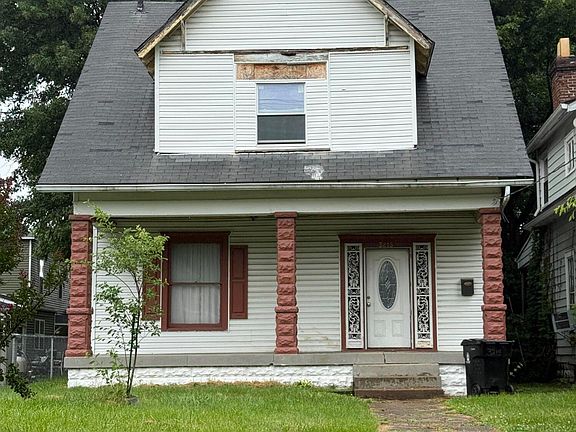 4th image of 3215 Grand Ave