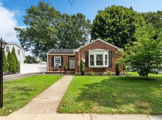 17 Dewitt Rd, Stoneham, MA 02180