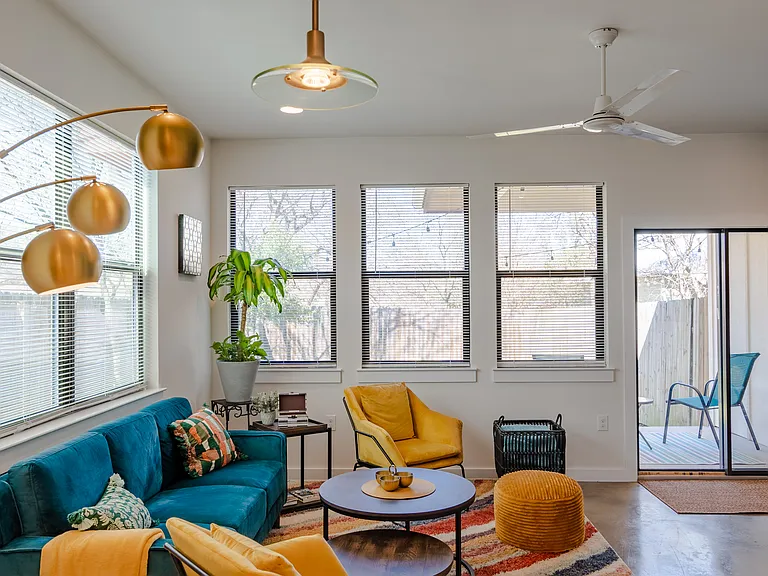 4702 Leslie Ave #A — Photo 8