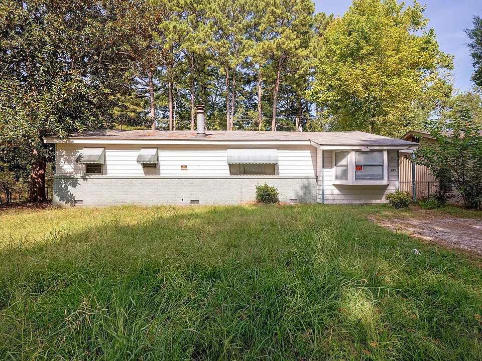 200 Laurel St