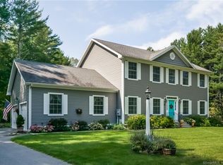 21 Jeans Ct, Woodstock, CT 06281