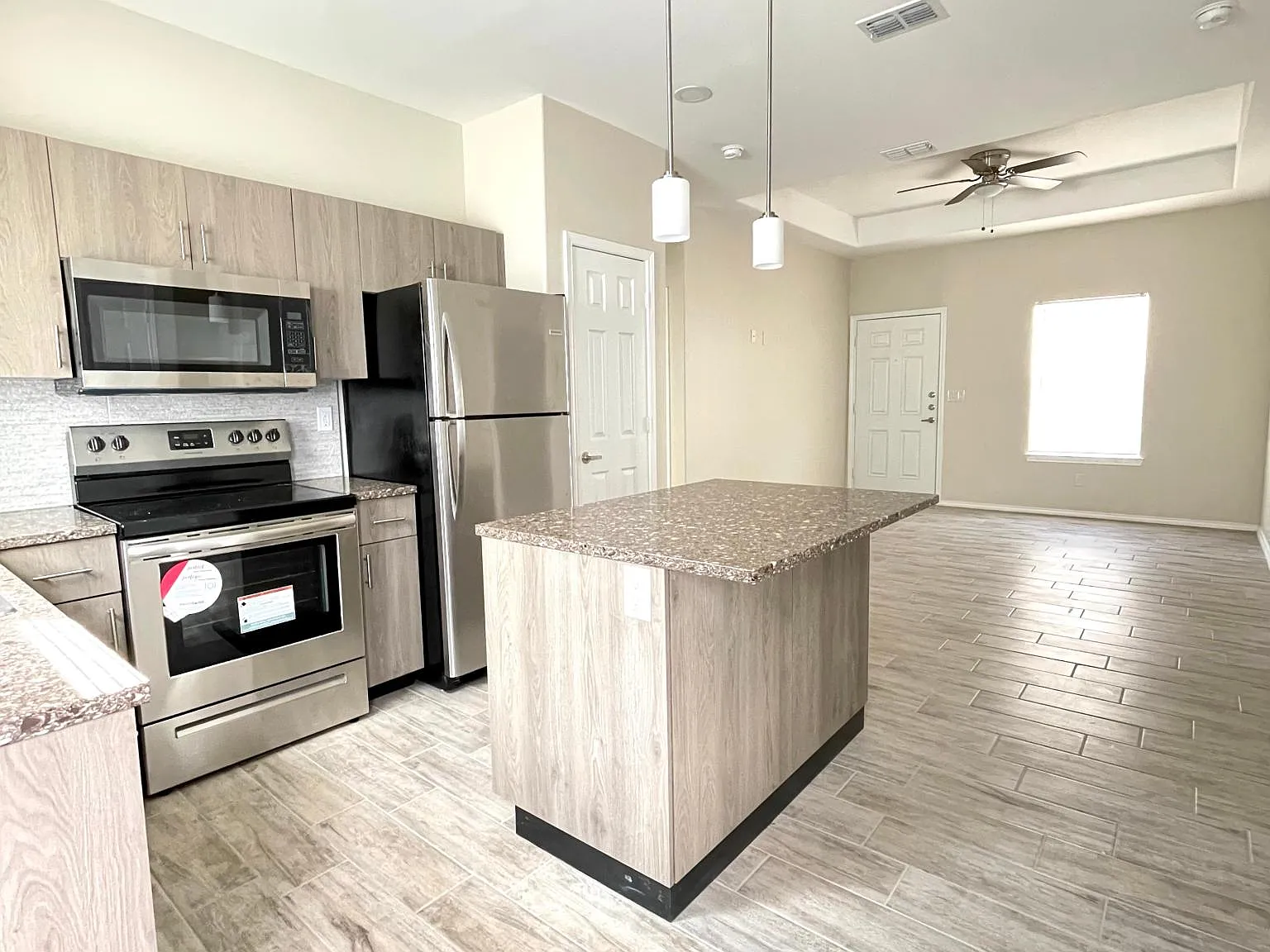 5203 N Hiawatha Dr — Photo 3