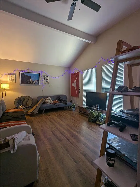 2 bed, 2.0 bath, 912 sqft, $2,000 — Photo 3