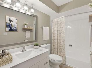 (Undisclosed Address), Glen Ellyn, IL 60137