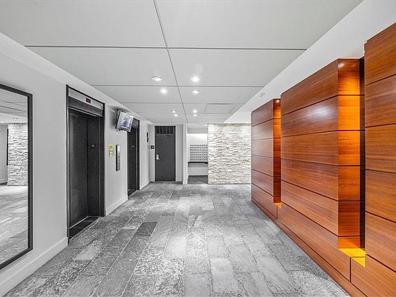 5th image of 600 E 8th St APT 3B
