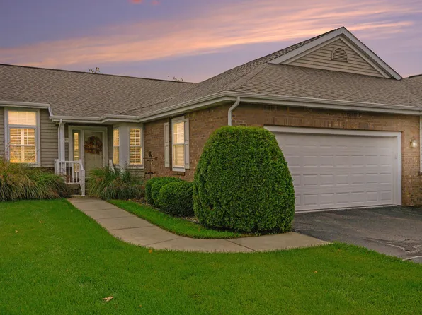 1378 S Village Cir, Kalamazoo, MI 49009