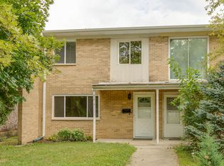 313 Cherry Valley Rd, Vernon Hills, IL 60061