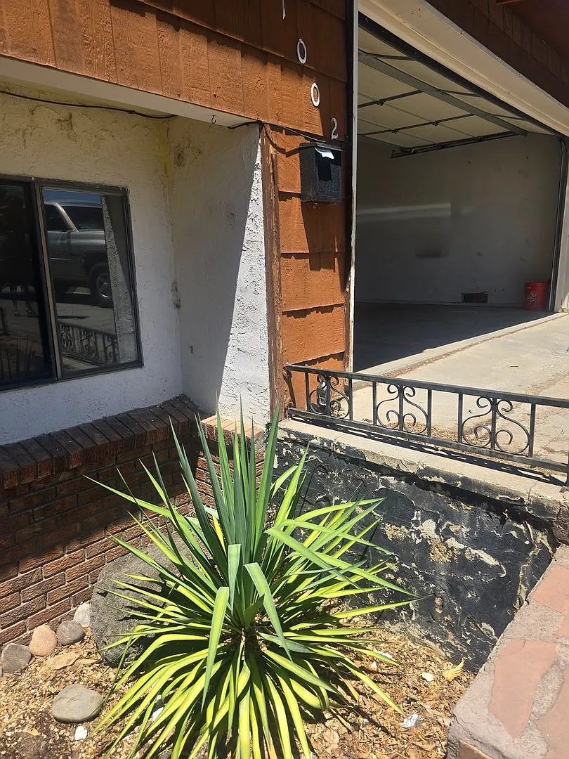 4 bedroom Home — Photo 3