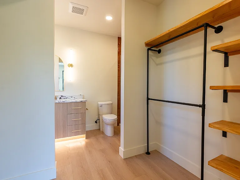 822 W 22nd Ave — Photo 10