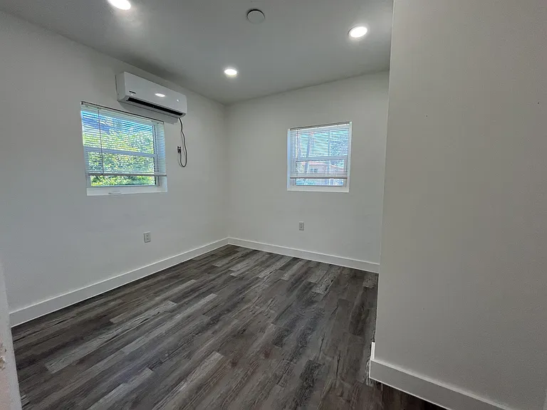 1725 NE 148th St — Photo 9