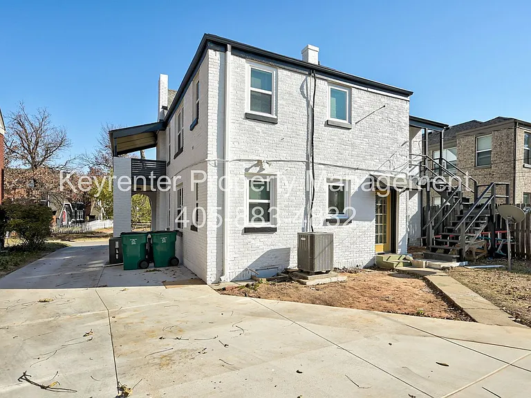 N Gatewood Ave Duplex — Photo 32