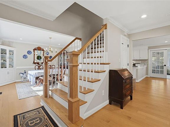 4th image of 1353 Stephens Rd