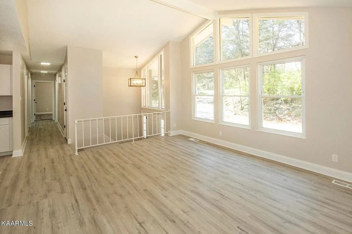 3 bed, 2.5 bath, 2172 sqft, $2,600 — Photo 3