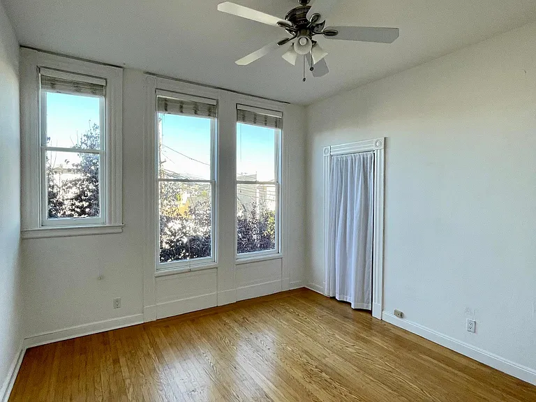 403 29th St #5 — Photo 9