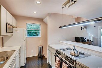 4th image of 11122 Seola Beach Dr SW