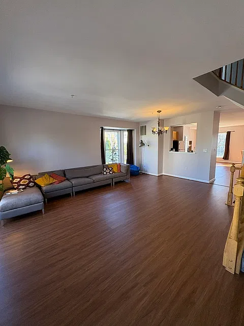 3 bed, 3.5 bath, 2424 sqft, $2,500 — Photo 4