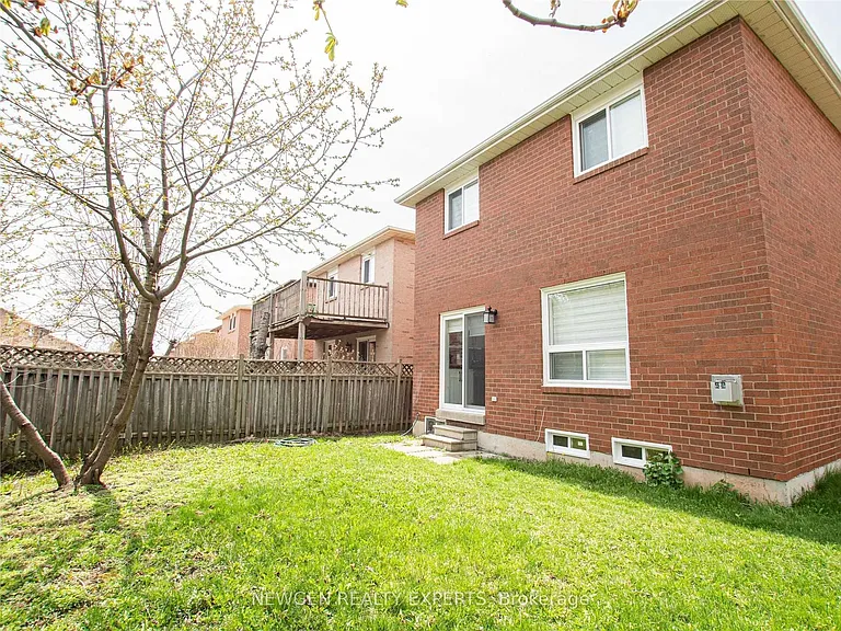 134 Muirland Cres N #MAIN FL — Photo 14