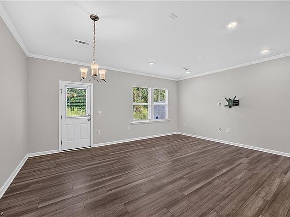 5th image of 814 Falls Grove Trl