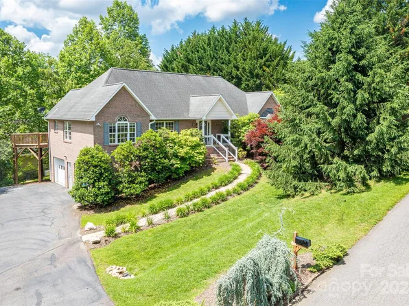27 Fairway View Dr, Weaverville, NC 28787