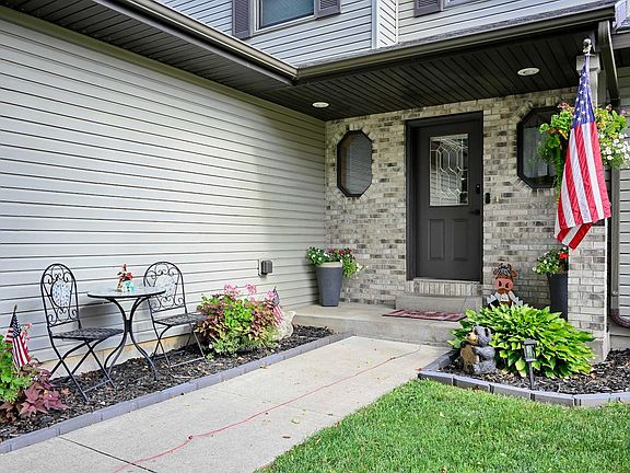 3rd image of 100 Benson Dr