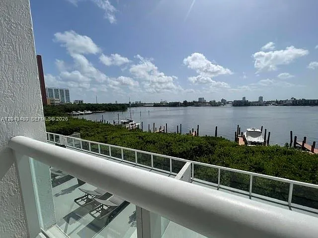 Golden Bay Club Condo — Photo 4