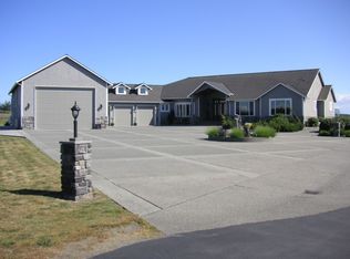 930 Ocean Bluff Ln, Coupeville, WA 98239