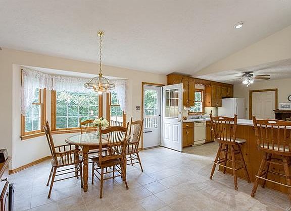 4th image of 2072 Oak Leaf Dr