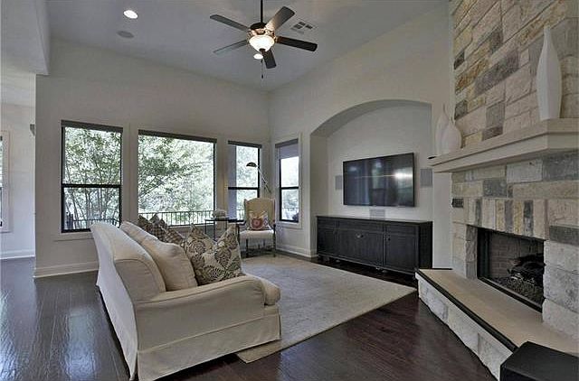 1st image of 420 Indianwood Dr