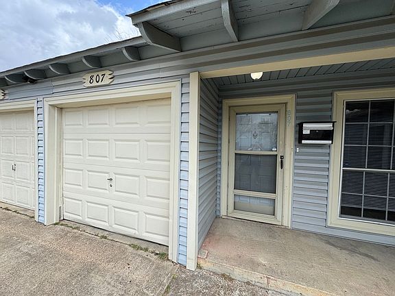 3rd image of 807 W Dean Ave