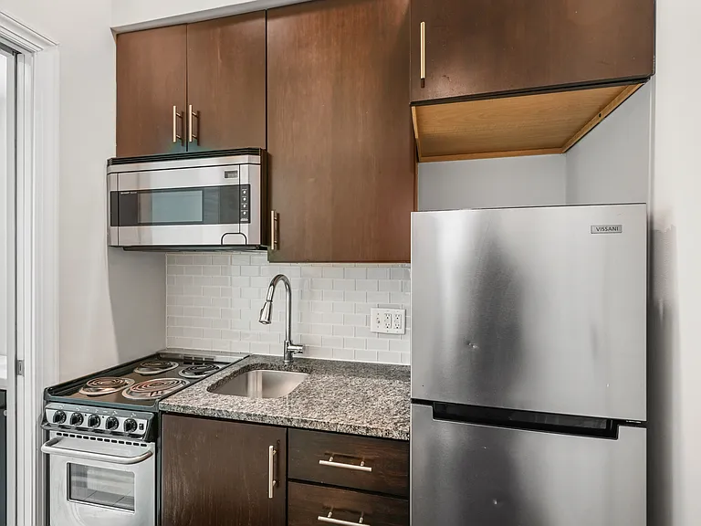 115 S 21st St #104 — Photo 5