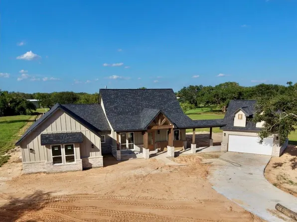 13 Center Tree Dr, Palacios, TX 77465