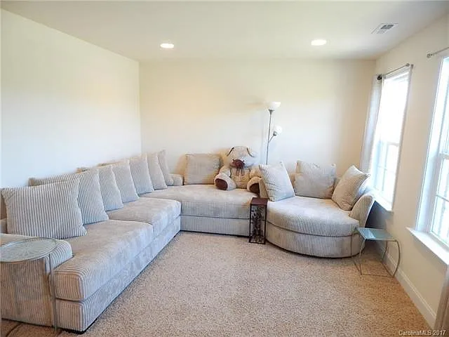 Woodview Cir — Photo 5