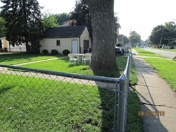 2nd image of 2301 10th St