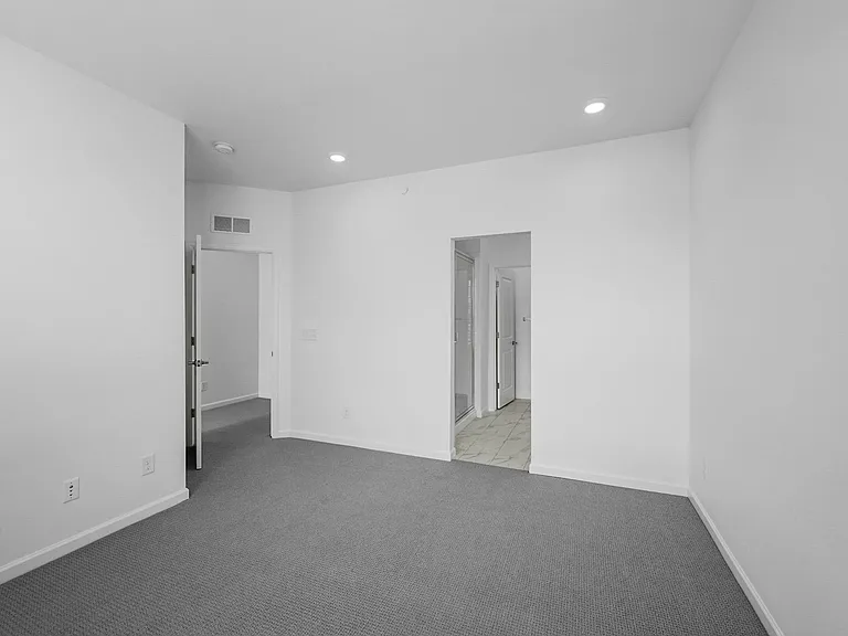 6817 Huddersfield Ln — Photo 13