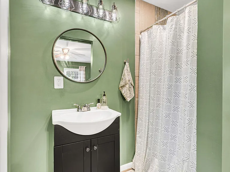 304 Wales Cir — Photo 10