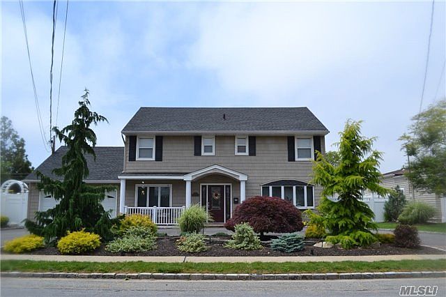 1st image of 25 Fairwater Ave
