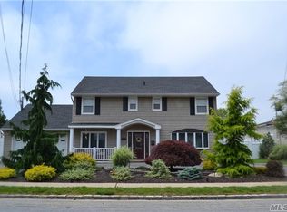 25 Fairwater Ave, Massapequa, NY 11758