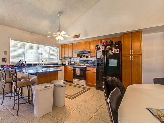 4th image of 3917 W Dahlia Dr
